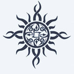 Design del tatuaggio semi-permanente Tribal Sun di INKON – illustrazione ornamentale, tribale, fluenti, fiamma, raggi, 2 x 2 in (5x5cm), disponibile su inkon.co