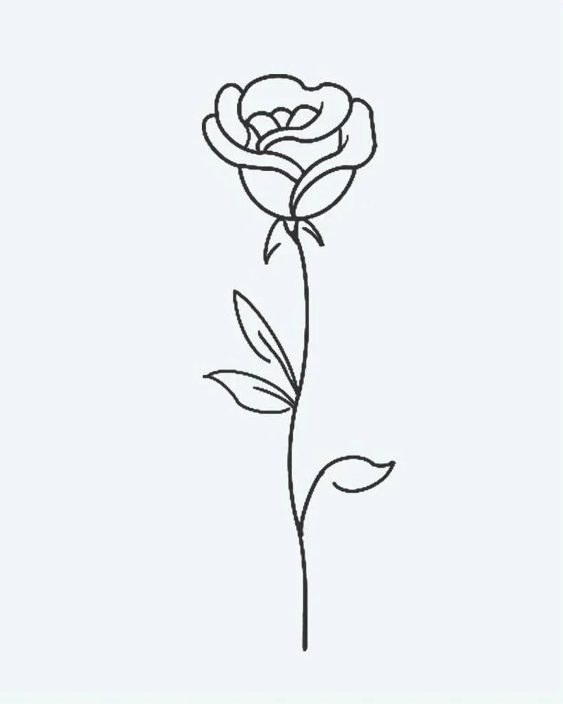 Design del tatuaggio semi-permanente Single Rose di INKON – illustrazione di delicata rosa singola con stelo e foglie, 2 x 2 in (5x5cm), disponibile su inkon.co