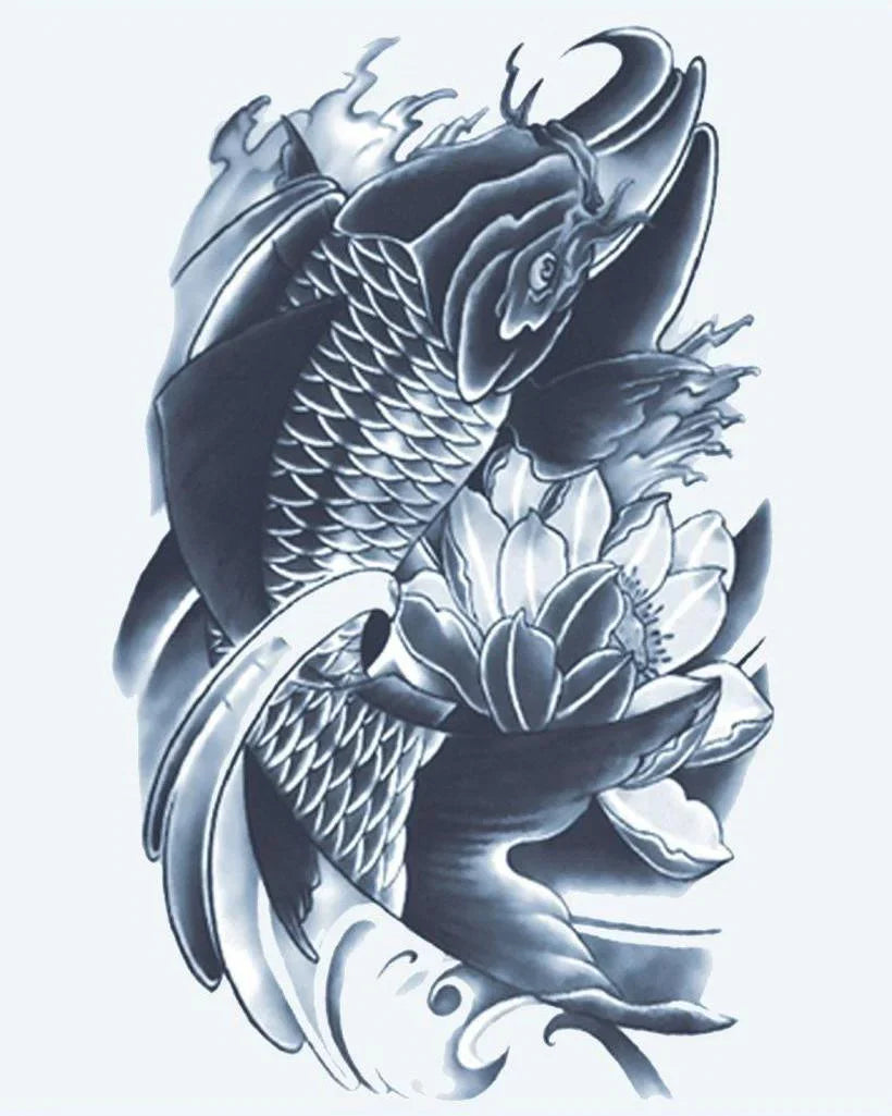 Design del tatuaggio semi-permanente Pesce Koi e Loto di INKON – illustrazione giapponese, pesce, nuota, accanto, fiore, 4 x 7 in (10x17cm), disponibile su inkon.co