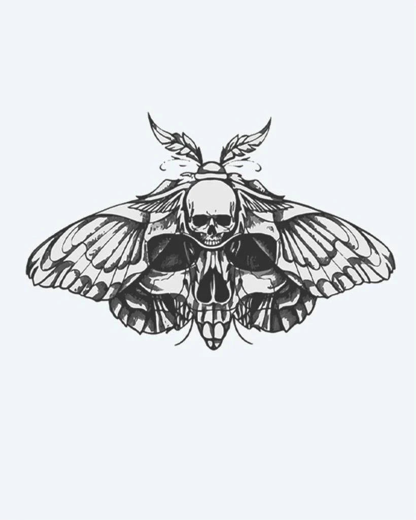 Design del tatuaggio semi-permanente Death's-Head Moth di INKON – illustrazione falena, teschio, motivo, torace, intricato, 3 x 4 in (6x11cm), disponibile su inkon.co