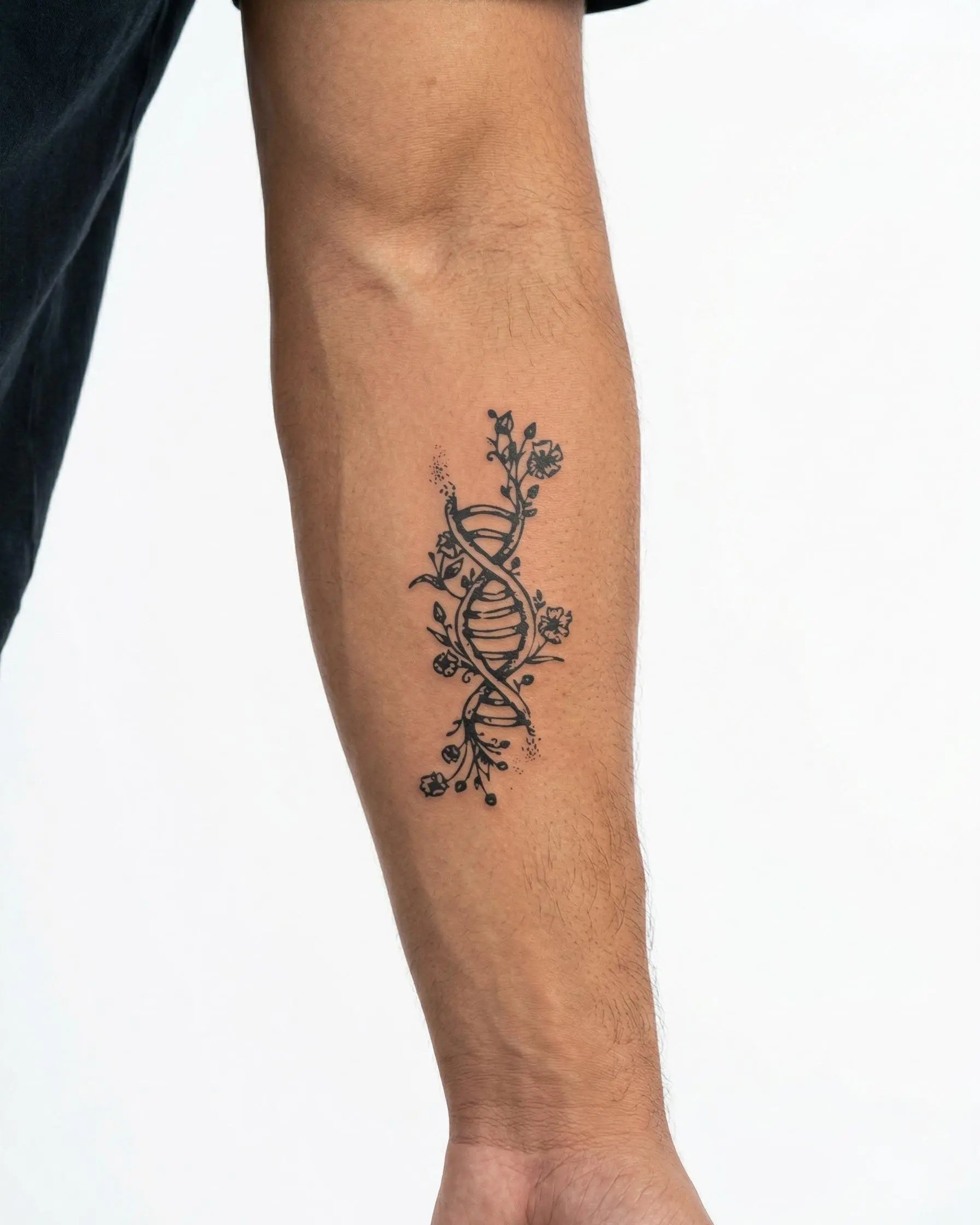 Tatuaggio semi-permanente INKON Floral DNA Helix applicato su un uomo – design 3 x 4 in (6x11cm), aspetto realistico dell'inchiostro, dura 10 giorni