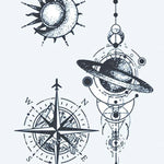 Design del tatuaggio semi-permanente Navigazione Cosmica di INKON – illustrazione celesti, design, bussola, rosa, montagne, 4 x 7 in (10x17cm), disponibile su inkon.co