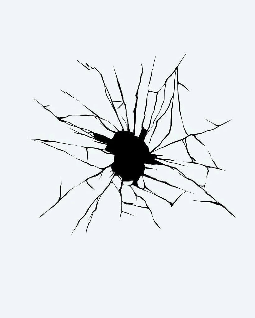 Design del tatuaggio semi-permanente Shattered Glass Impact di INKON – illustrazione blackwork ad alto contrasto di punto d'impatto frastagliato, 4 x 4 in (9x9cm), disponibile su inkon.co