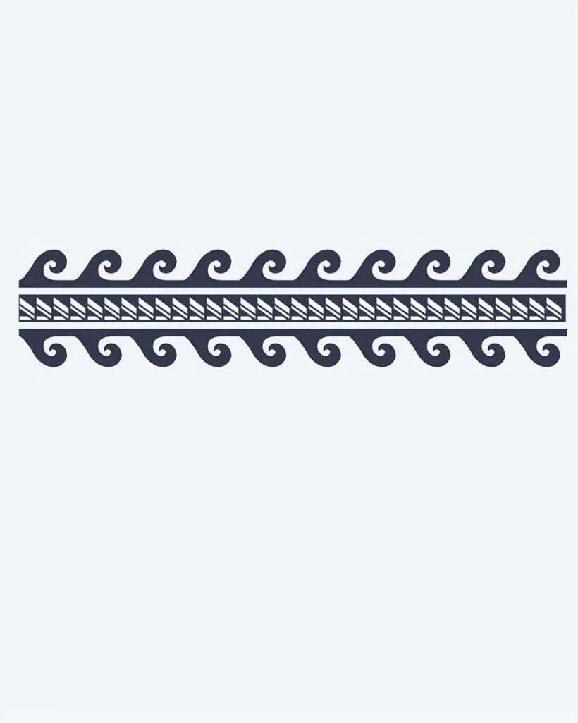 Design del tatuaggio semi-permanente Bracciale Onda e Chevron di INKON – illustrazione polinesiano, bracciale, oceano, onda, ricci, 2 x 9 in (5x23cm), disponibile su inkon.co