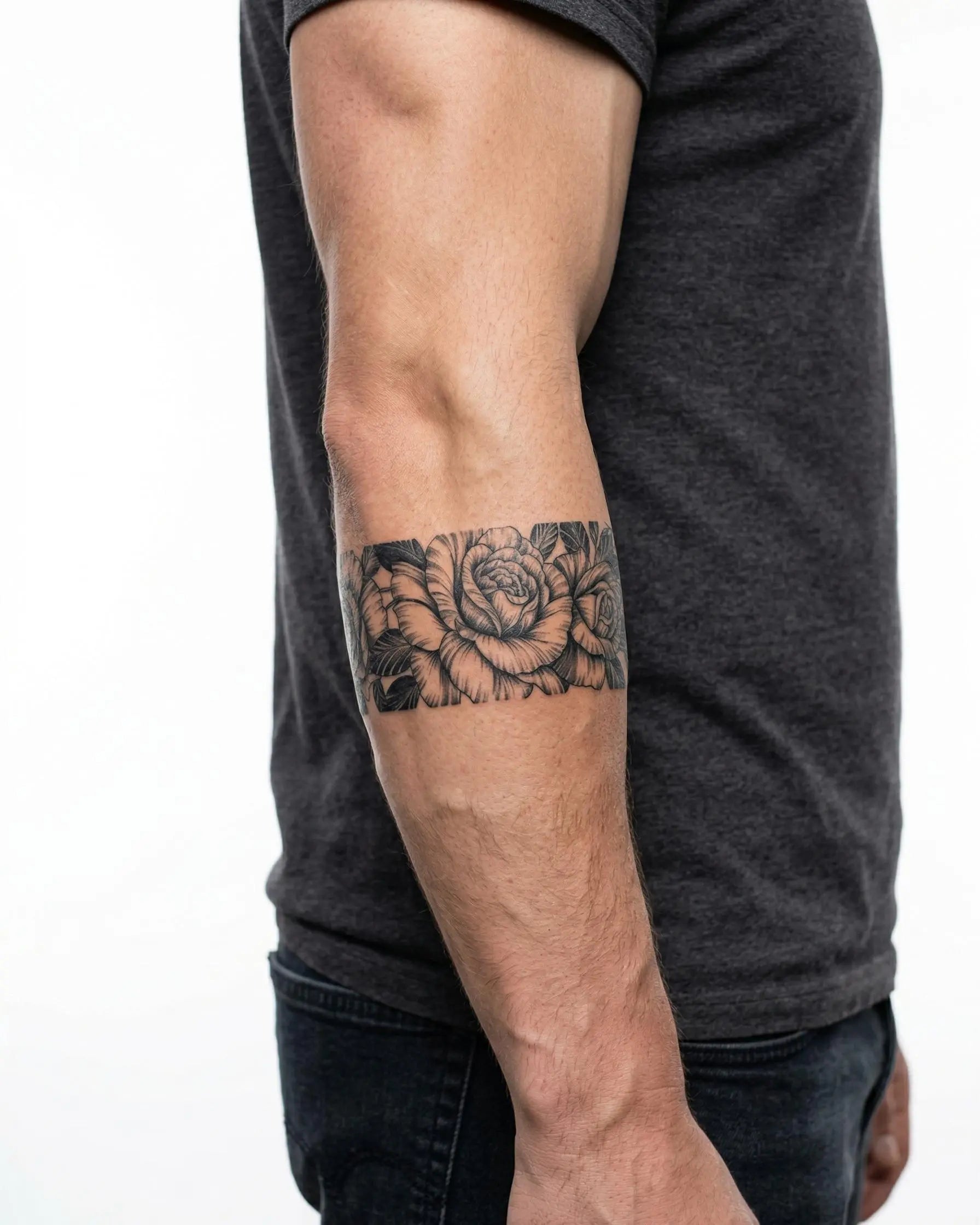 Tatuaggio semi-permanente INKON Bracciale Giardino di Rose applicato su un uomo – design 2 x 9 in (5x23cm), aspetto realistico dell'inchiostro, dura 10 giorni