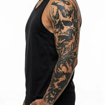 Tatuaggio semi-permanente INKON Skull & Floral Chaos applicato su un uomo – design 8 x 20 in (20x50cm), aspetto realistico dell'inchiostro, dura 10 giorni