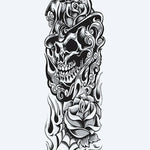 Design del tatuaggio semi-permanente Skull in Top Hat & Roses di INKON – illustrazione sogghignante, teschio, indossa, circondato, ornamentali, 8 x 20 in (20x50cm), disponibile su inkon.co