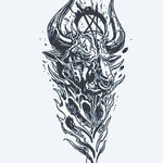 Design del tatuaggio semi-permanente Teschio Demoniaco di INKON – illustrazione cornuto, demone, teschio, avvolto, fiamme, 4 x 7 in (10x17cm), disponibile su inkon.co