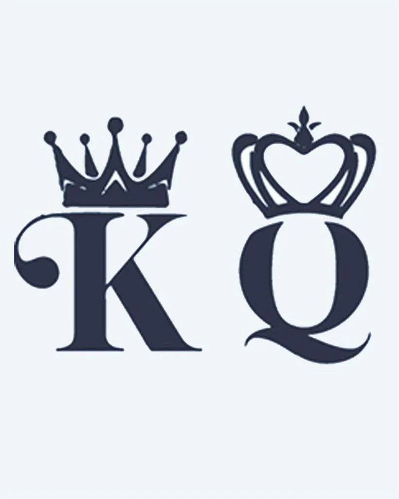 Design del tatuaggio semi-permanente King & Queen Crowns di INKON – illustrazione abbinate, king, queen, lettere, ornamentali, 2 x 2 in (5x5cm), disponibile su inkon.co