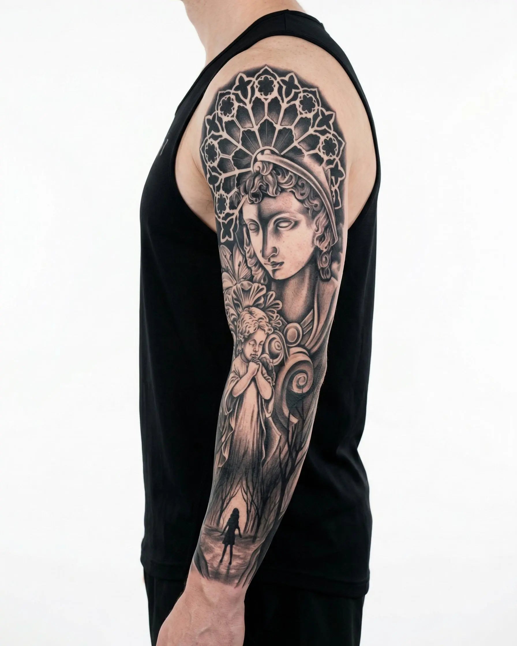 Tatuaggio semi-permanente INKON Guardian Angel & Cathedral applicato su un uomo – design 8 x 20 in (20x50cm), aspetto realistico dell'inchiostro, dura 10 giorni