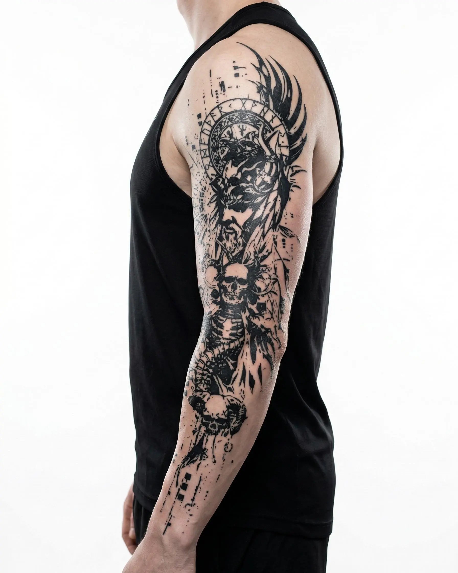 Tatuaggio semi-permanente INKON Dark Angel & Skull Totem applicato su un uomo – design 8 x 20 in (20x50cm), aspetto realistico dell'inchiostro, dura 10 giorni