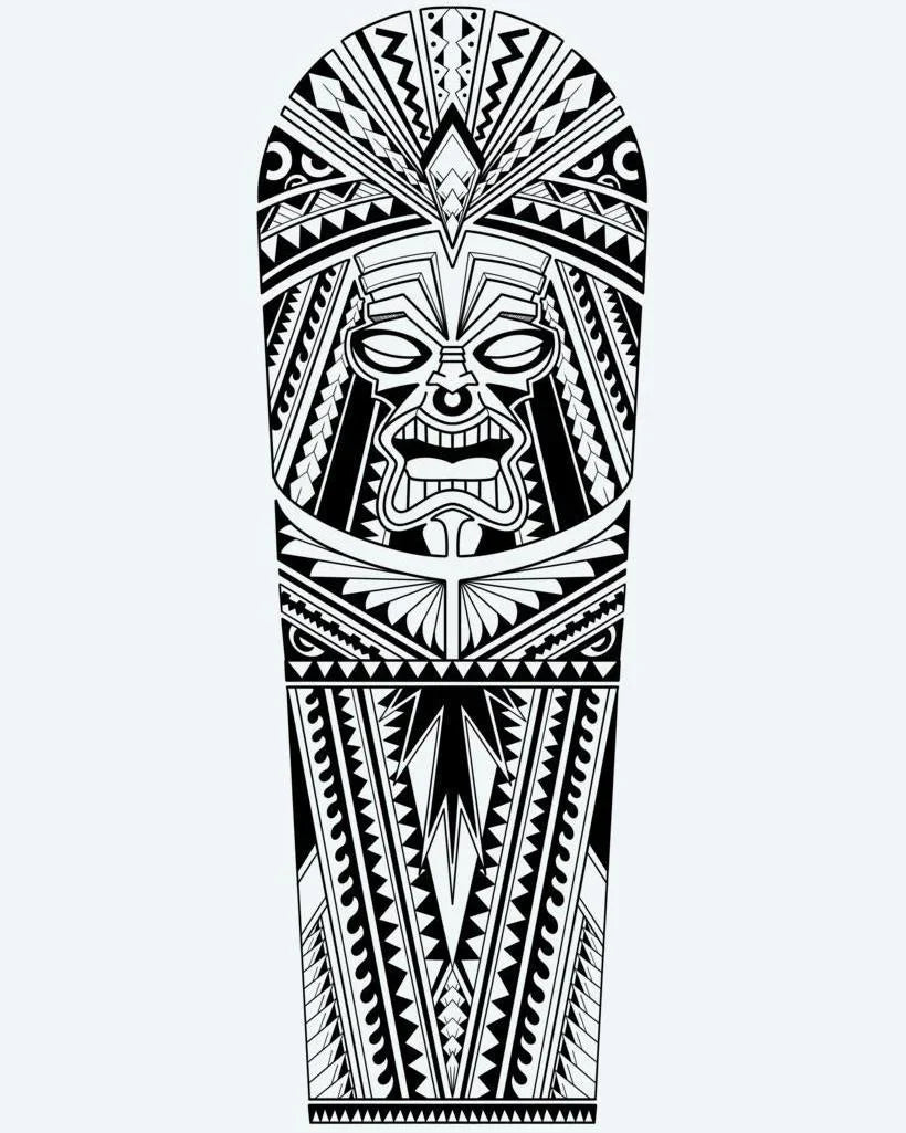 Design del tatuaggio semi-permanente Polynesian Tiki Warrior di INKON – illustrazione di imponente maschera di guerriero tiki, 8 x 20 in (20x50cm), disponibile su inkon.co