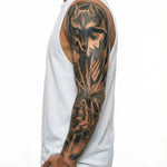 Tatuaggio semi-permanente INKON Wolf Girl & Warrior applicato su un uomo – design 8 x 20 in (20x50cm), aspetto realistico dell'inchiostro, dura 10 giorni