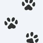 Design del tatuaggio semi-permanente Paw Print Trail di INKON – illustrazione di tre impronte di zampa in una scia diagonale, 2 x 2 in (5x5cm), disponibile su inkon.co