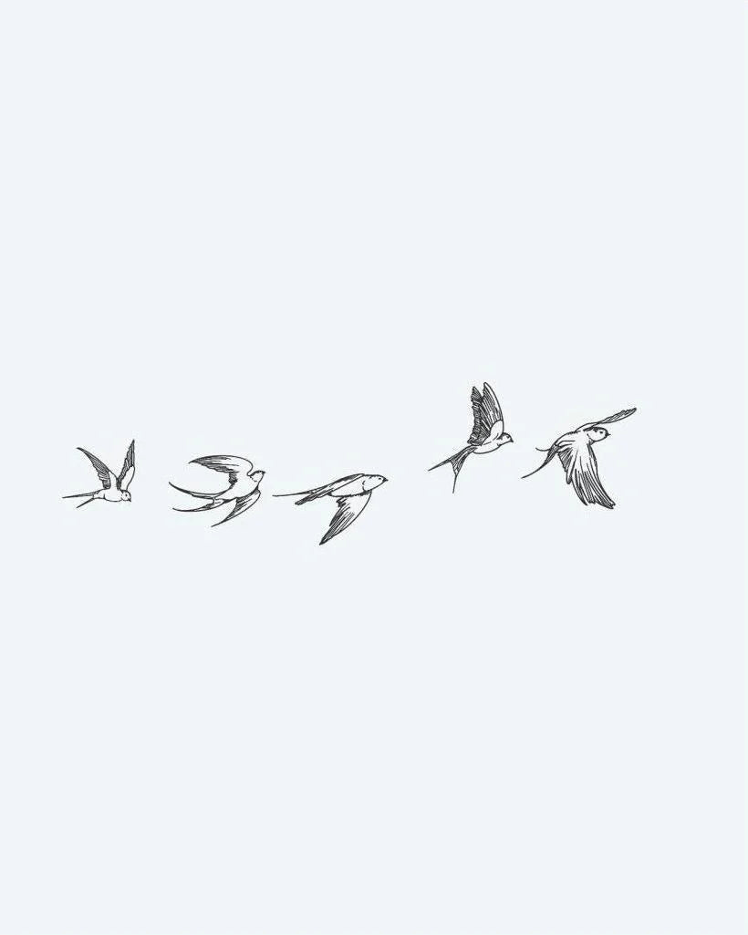 Design del tatuaggio semi-permanente Rondini in Volo di INKON – illustrazione cinque, rondini, volo, catturate, diverse, 4 x 7 in (10x17cm), disponibile su inkon.co