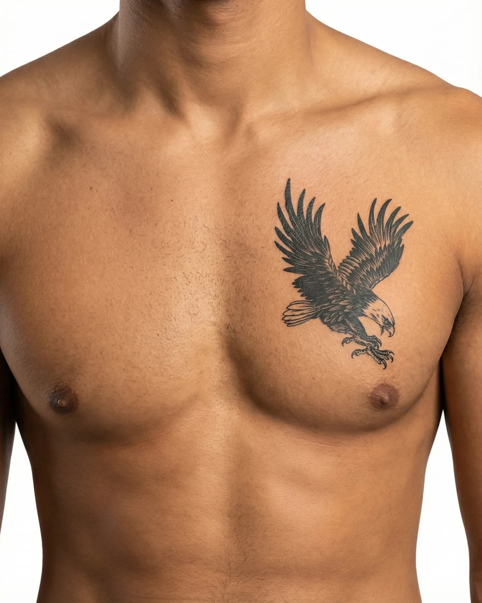 Tatuaggio semi-permanente INKON Aquila Calva applicato su un uomo – design 4 x 7 in (10x17cm), aspetto realistico dell'inchiostro, dura 10 giorni