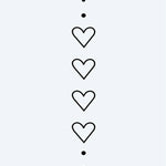 Design del tatuaggio semi-permanente Catena di Cuori e Punti di INKON – illustrazione minimalista, verticale, catena, quattro, cuore, 4 x 7 in (10x17cm), disponibile su inkon.co