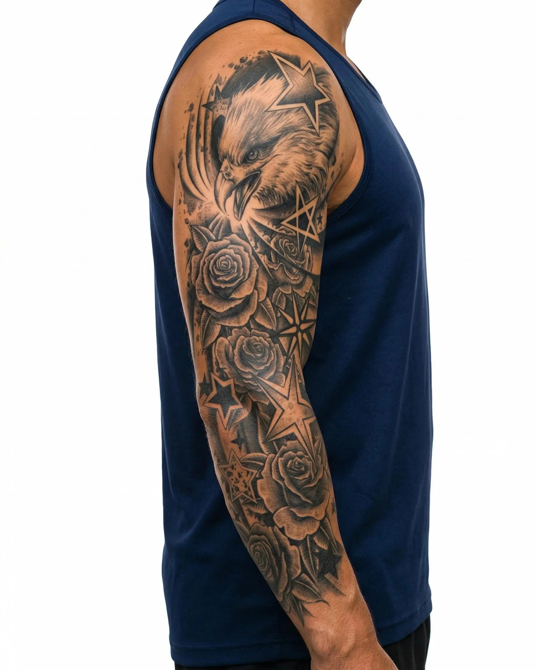 Tatuaggio semi-permanente INKON Eagle, Stars & Roses applicato su un uomo – design 8 x 20 in (20x50cm), aspetto realistico dell'inchiostro, dura 10 giorni