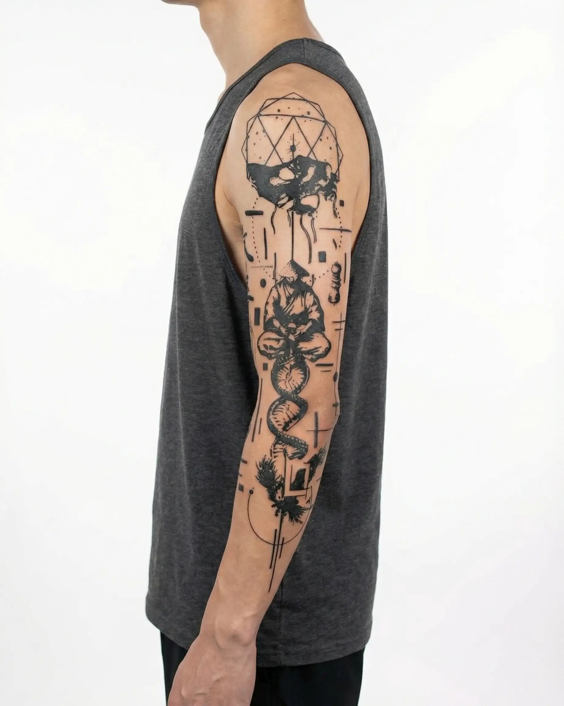 Tatuaggio semi-permanente INKON Japanese Dragon & Kanji applicato su un uomo – design 8 x 20 in (20x50cm), aspetto realistico dell'inchiostro, dura 10 giorni