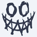 Design del tatuaggio semi-permanente Creepy Smile di INKON – illustrazione di faccina sorridente grunge inquietante con occhi vuoti, 2 x 2 in (5x5cm), disponibile su inkon.co
