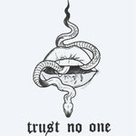 Design del tatuaggio semi-permanente Snake & Lips - Trust No One di INKON – illustrazione serpente, striscia, attraverso, socchiuse, labbra, 3 x 4 in (6x11cm), disponibile su inkon.co