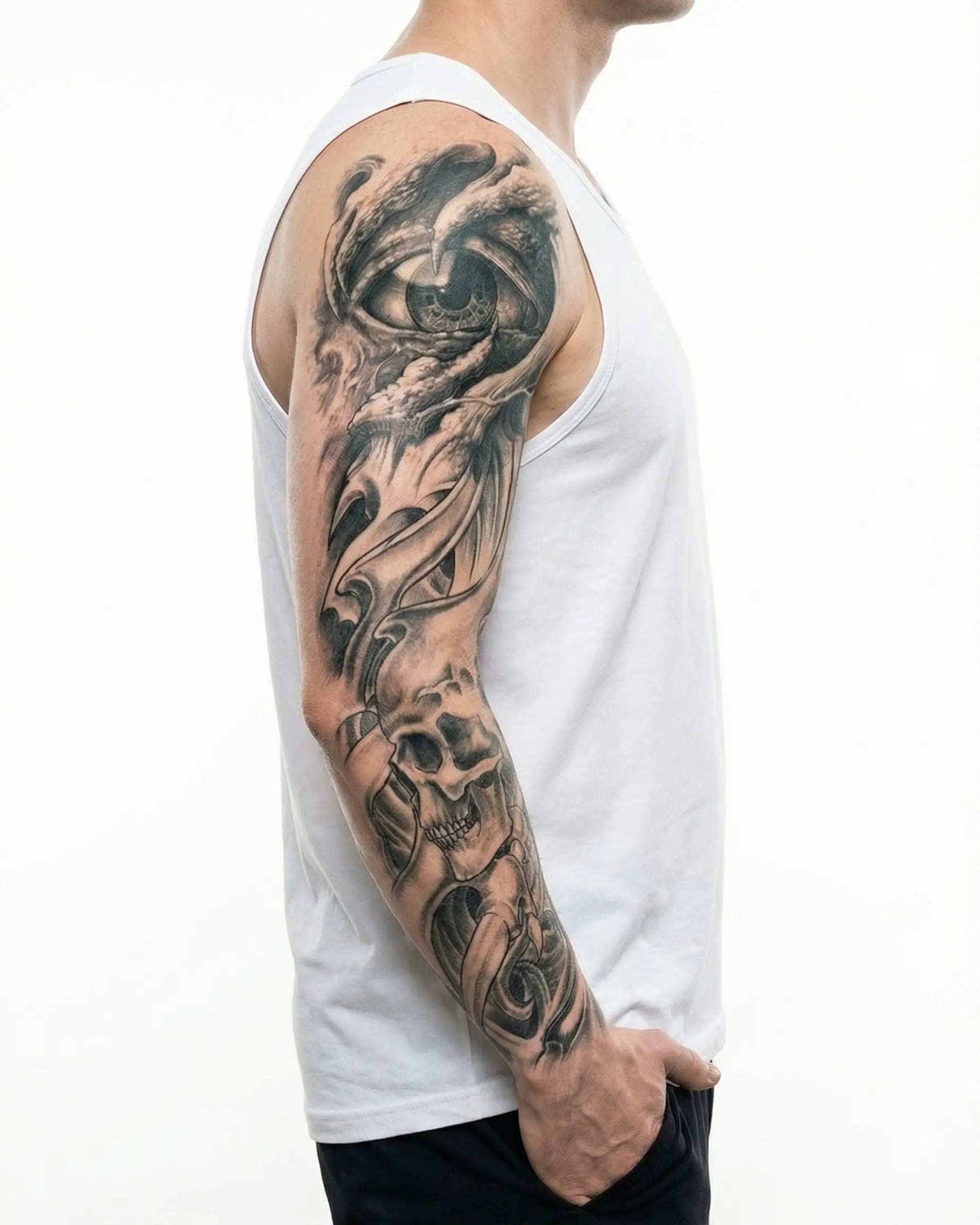Tatuaggio semi-permanente INKON Dragon Eye & Skull applicato su un uomo – design 8 x 20 in (20x50cm), aspetto realistico dell'inchiostro, dura 10 giorni